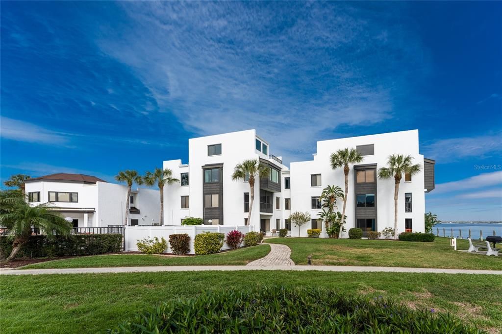 Recently Sold: $799,000 (2 beds, 2 baths, 1288 Square Feet)