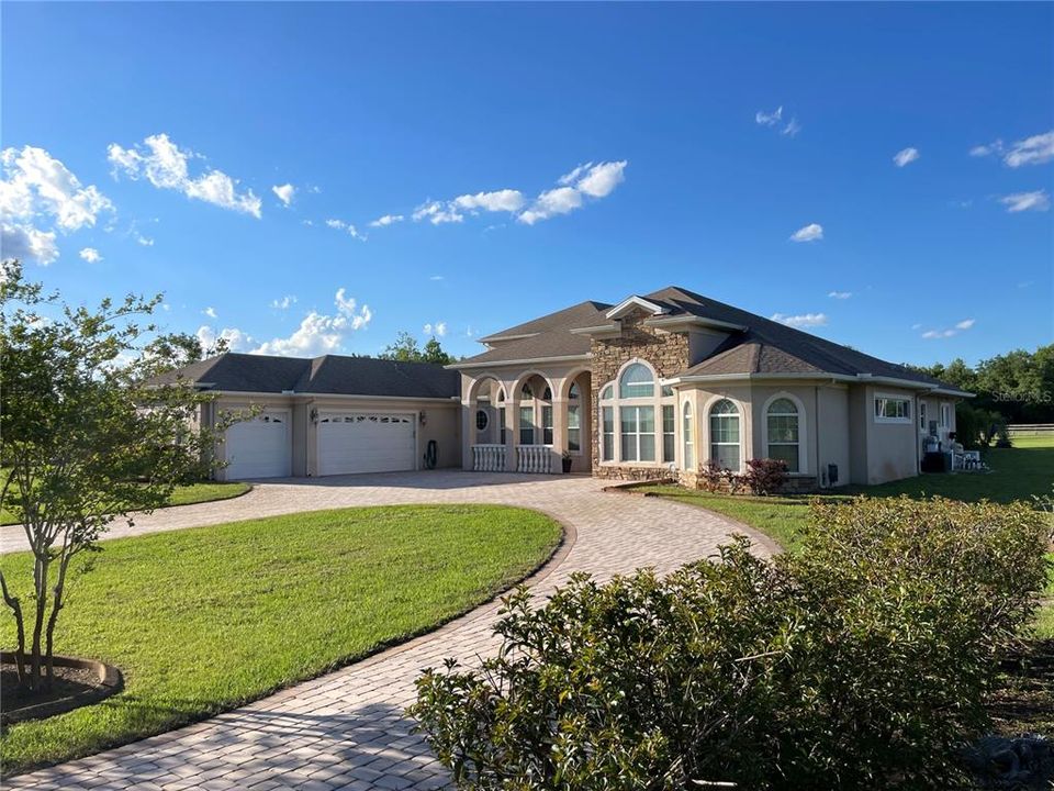 Recently Sold: $1,250,000 (5 beds, 4 baths, 4918 Square Feet)