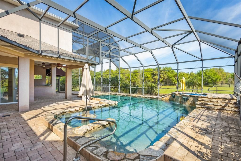 Recently Sold: $1,250,000 (5 beds, 4 baths, 4918 Square Feet)