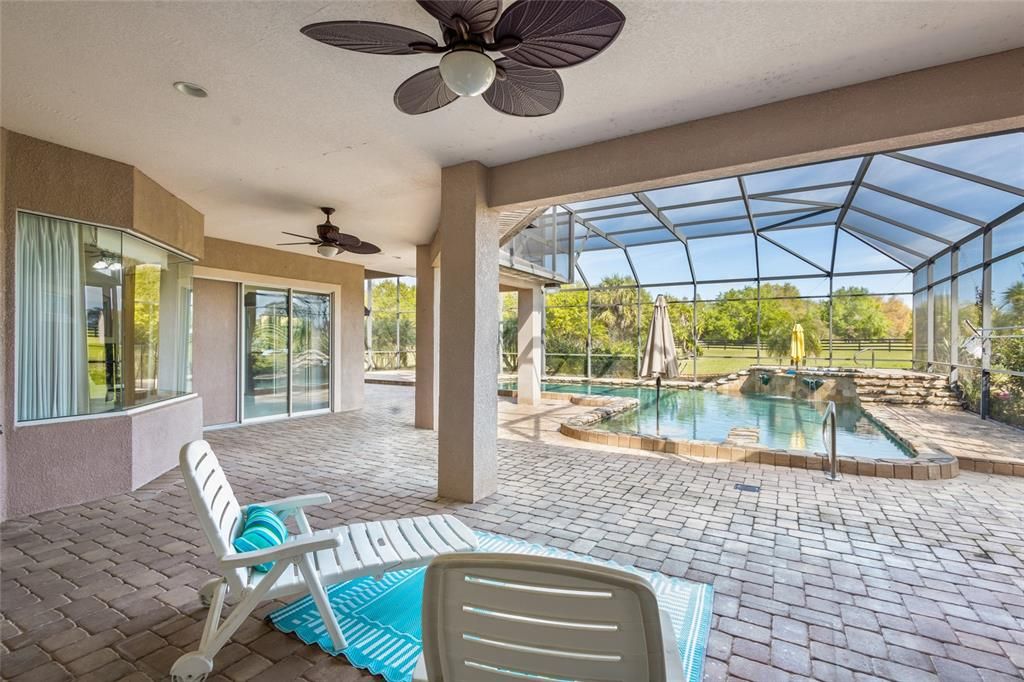 Recently Sold: $1,250,000 (5 beds, 4 baths, 4918 Square Feet)