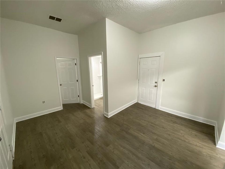 For Rent: $1,200 (1 beds, 1 baths, 500 Square Feet)