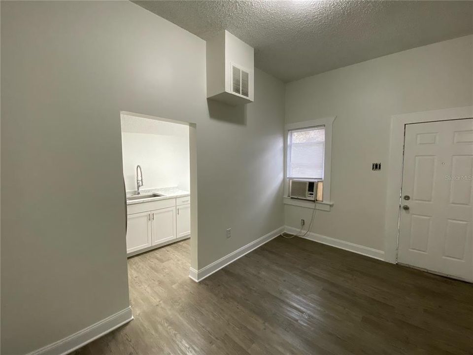 For Rent: $1,200 (1 beds, 1 baths, 500 Square Feet)