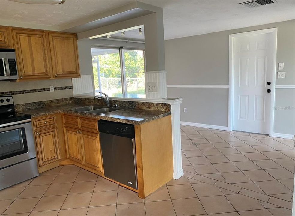 Active With Contract: $2,200 (4 beds, 2 baths, 1448 Square Feet)