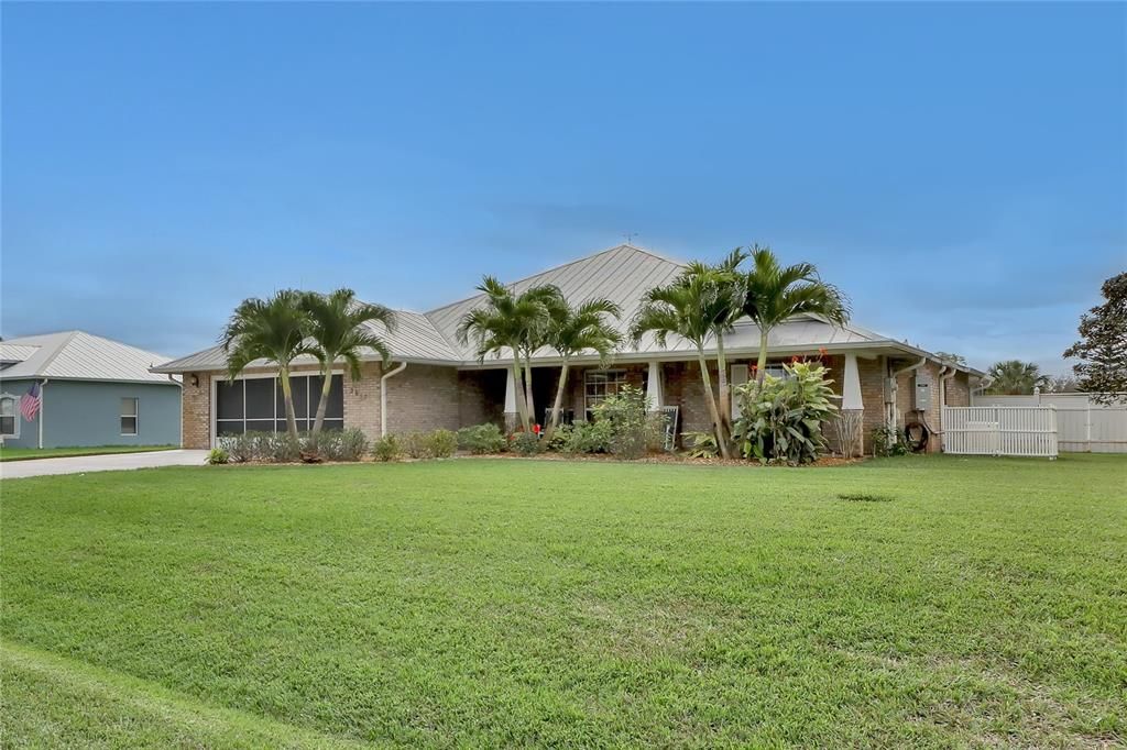 For Sale: $650,000 (4 beds, 2 baths, 2306 Square Feet)