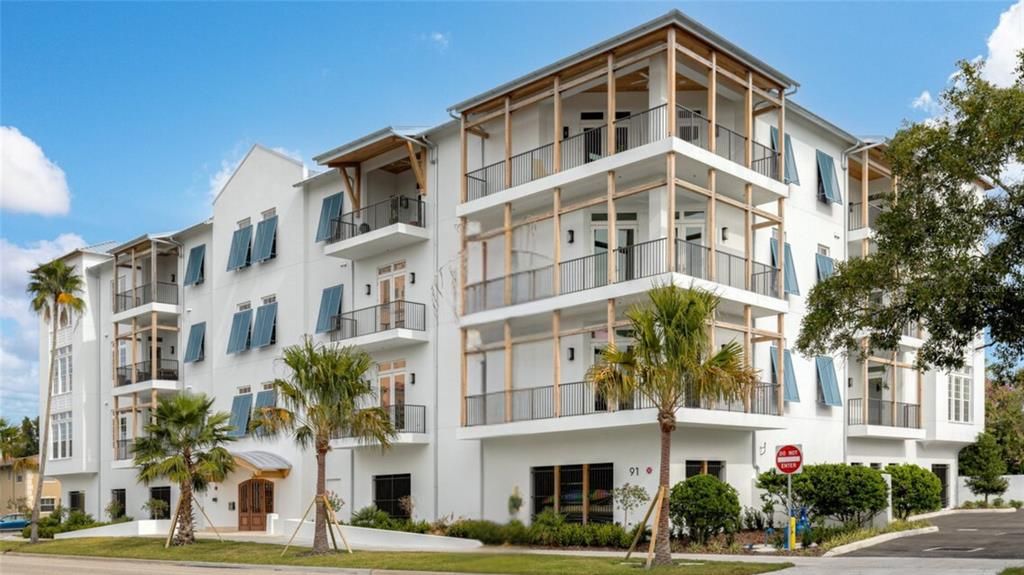 Recently Sold: $1,545,000 (3 beds, 3 baths, 2475 Square Feet)