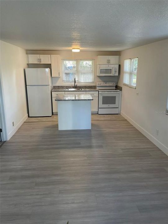 For Rent: $1,395 (1 beds, 1 baths, 400 Square Feet)