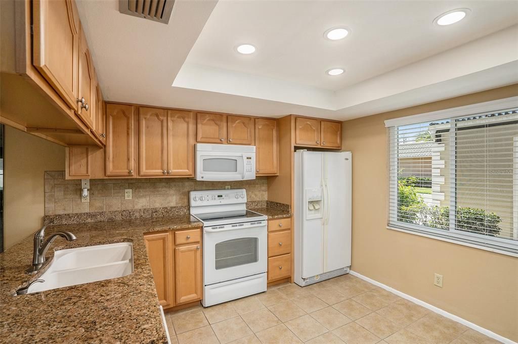 Active With Contract: $189,900 (2 beds, 2 baths, 1148 Square Feet)