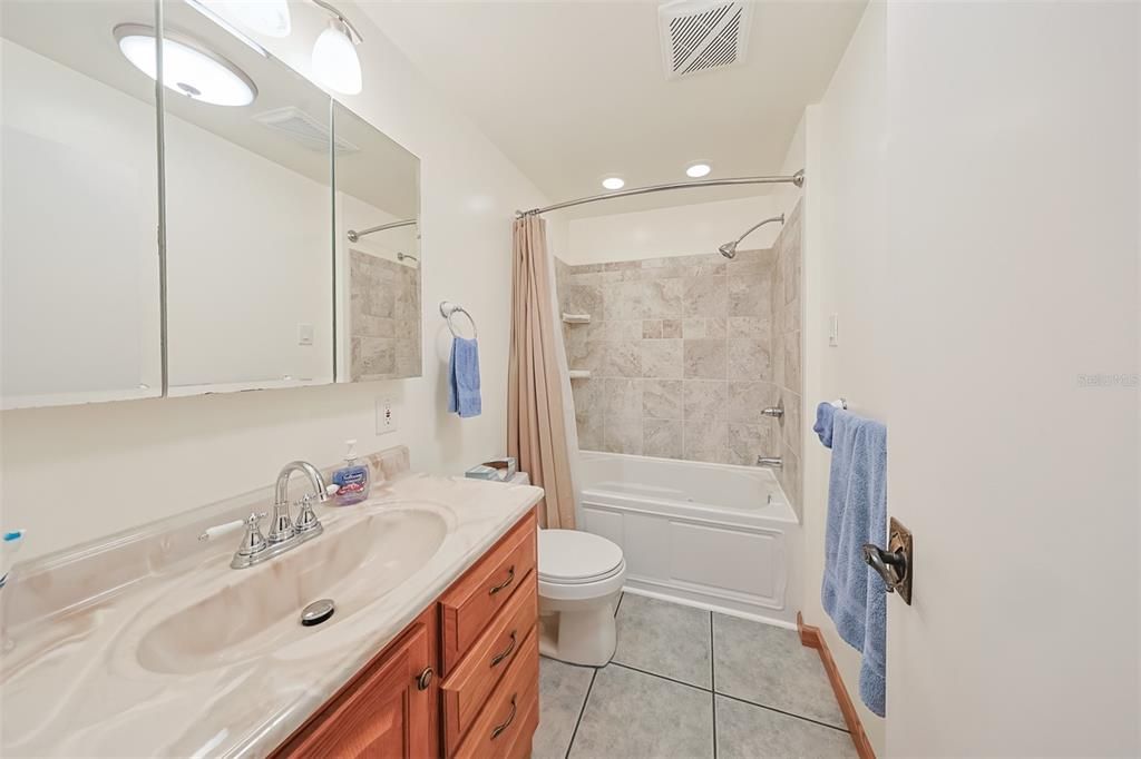 待售: $699,000 (3 贝兹, 2 浴室, 2025 平方英尺)