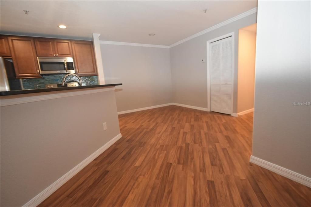 Active With Contract: $1,895 (2 beds, 2 baths, 1107 Square Feet)