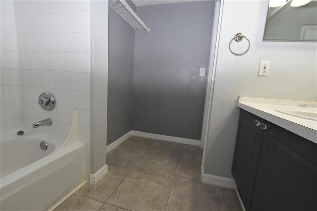 Active With Contract: $1,895 (2 beds, 2 baths, 1107 Square Feet)