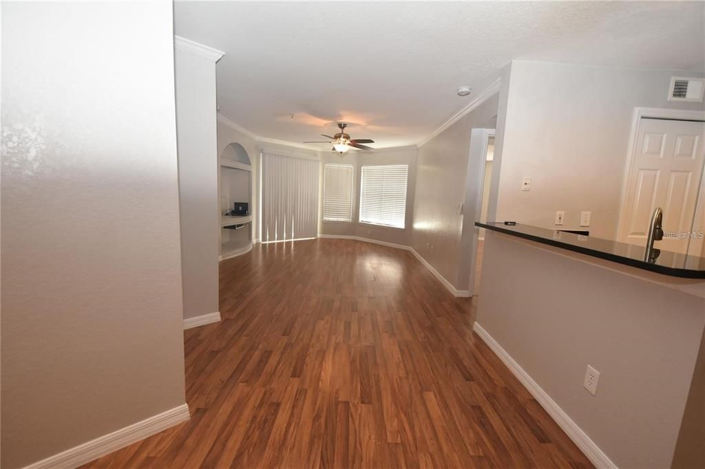 Active With Contract: $1,895 (2 beds, 2 baths, 1107 Square Feet)