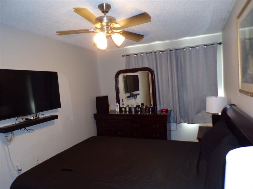 Recently Rented: $1,300 (1 beds, 1 baths, 550 Square Feet)