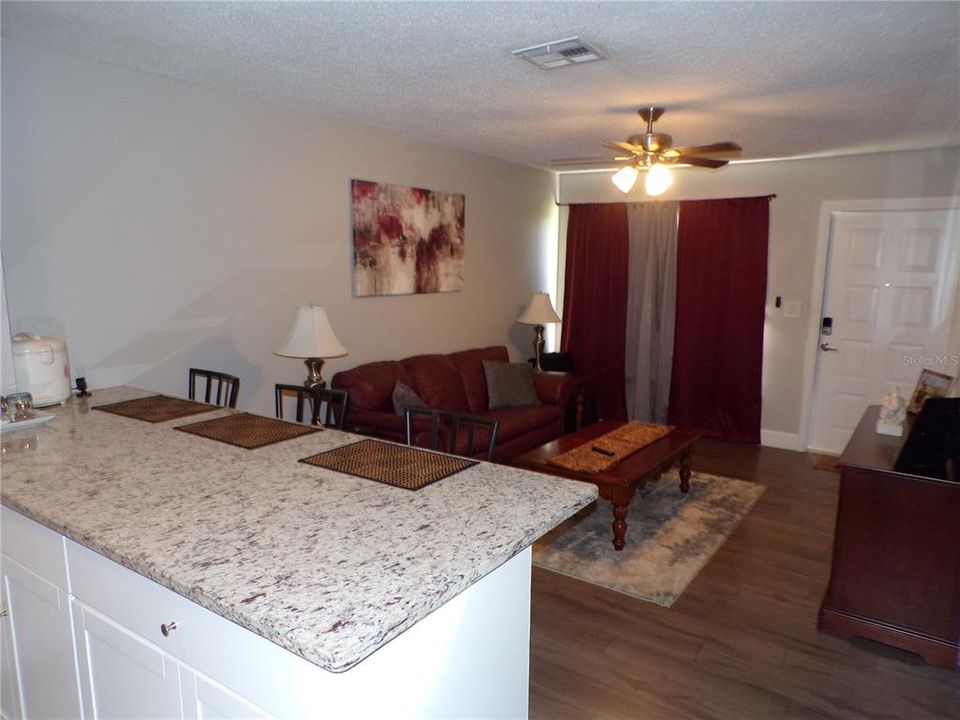 Recently Rented: $1,300 (1 beds, 1 baths, 550 Square Feet)