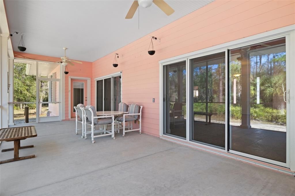Active With Contract: $438,900 (3 beds, 2 baths, 2214 Square Feet)