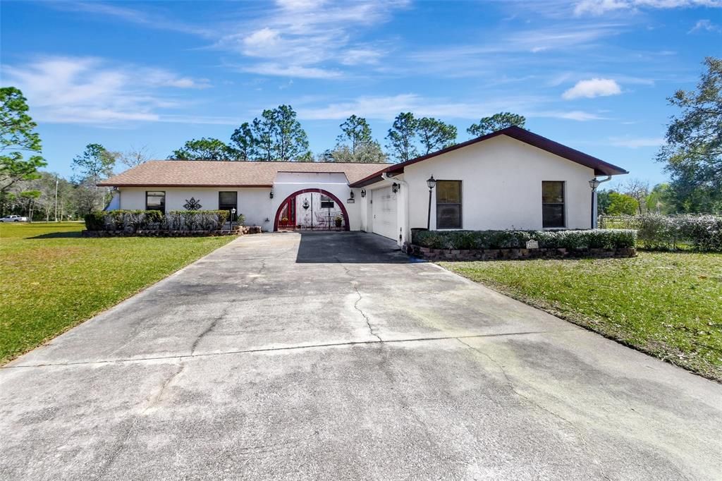 Recently Sold: $350,000 (3 beds, 2 baths, 1690 Square Feet)