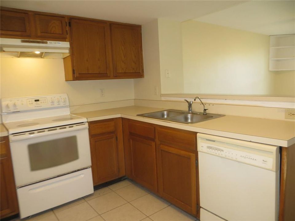 Active With Contract: $1,700 (2 beds, 1 baths, 896 Square Feet)
