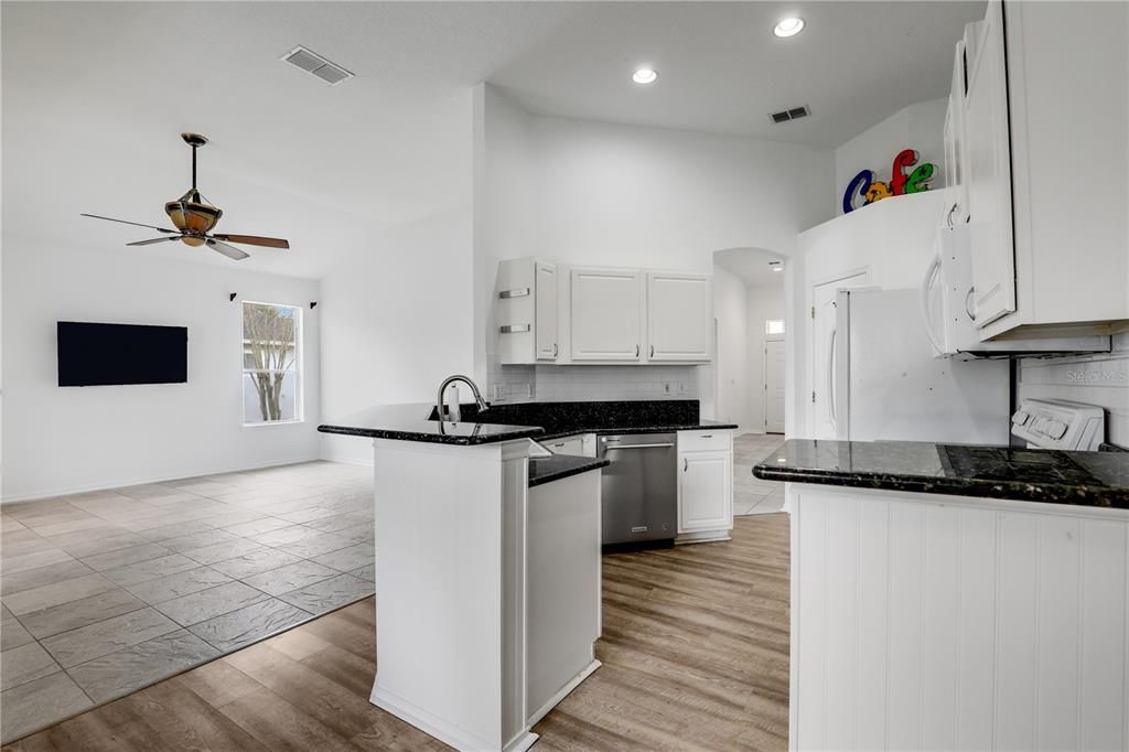 For Sale: $440,000 (4 beds, 2 baths, 2291 Square Feet)