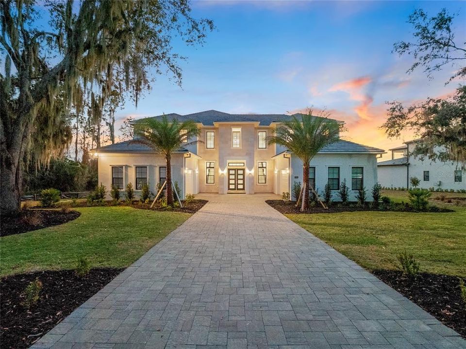 For Sale: $3,499,000 (5 beds, 6 baths, 6632 Square Feet)