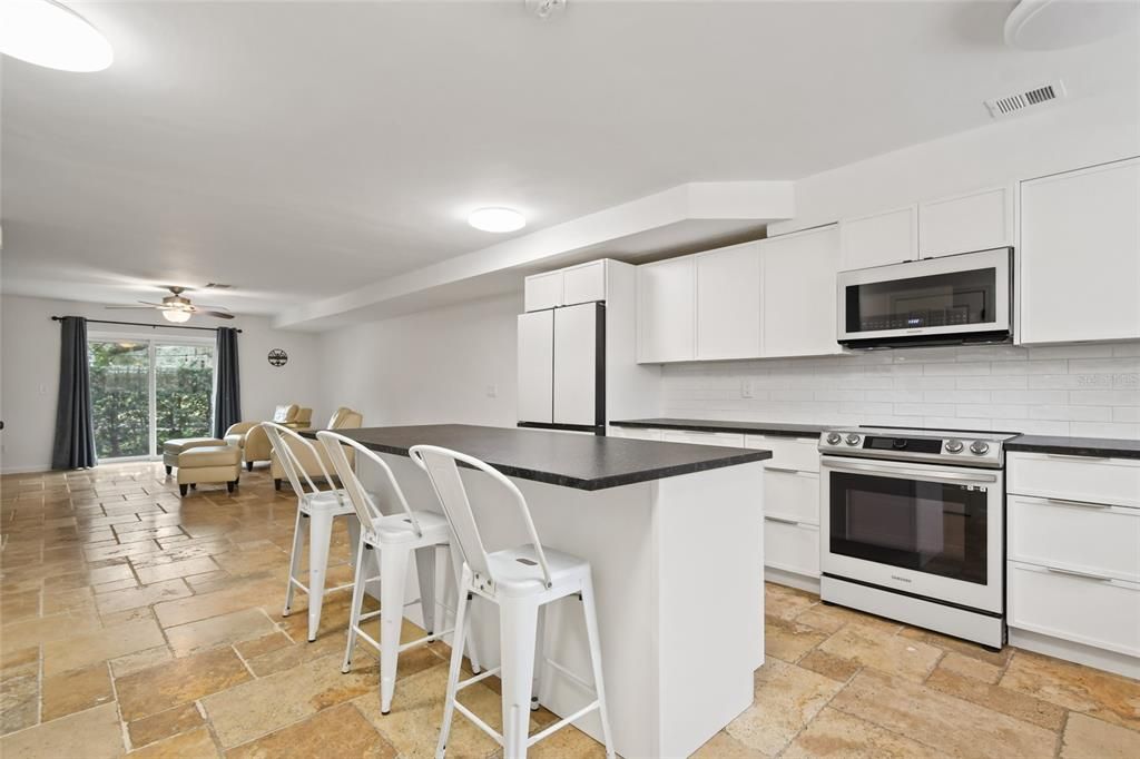 For Sale: $419,000 (2 beds, 2 baths, 1311 Square Feet)