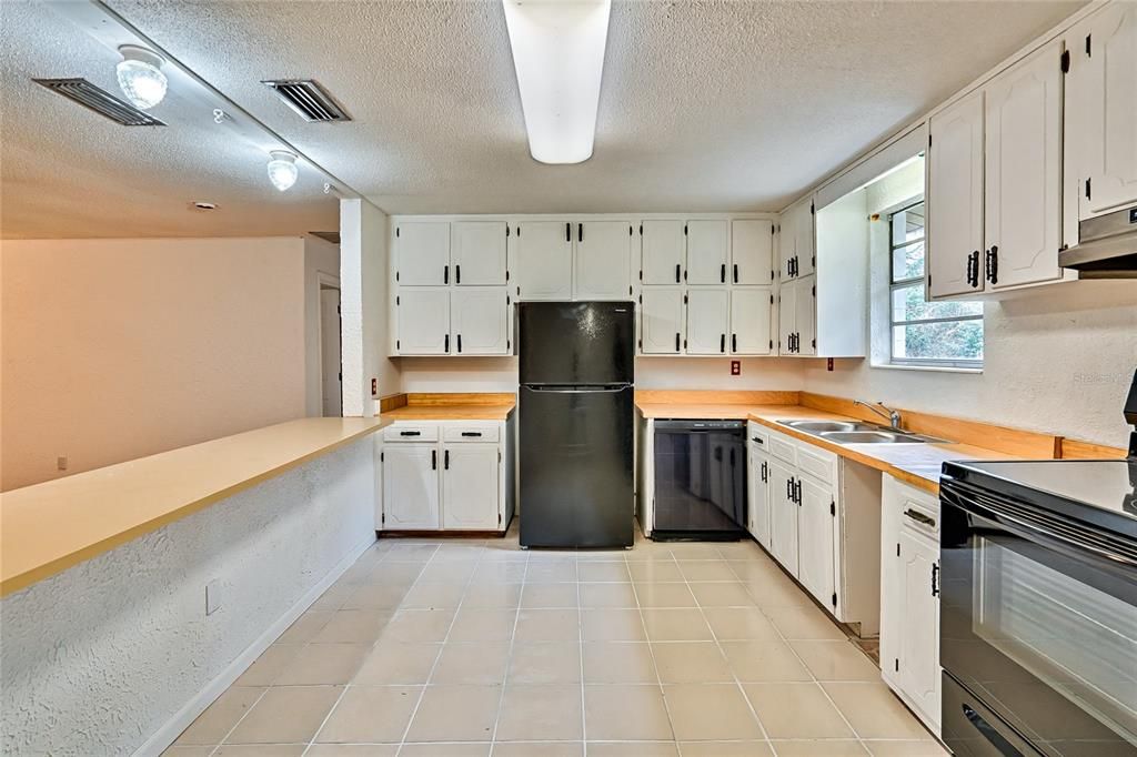 For Sale: $216,000 (2 beds, 1 baths, 1288 Square Feet)