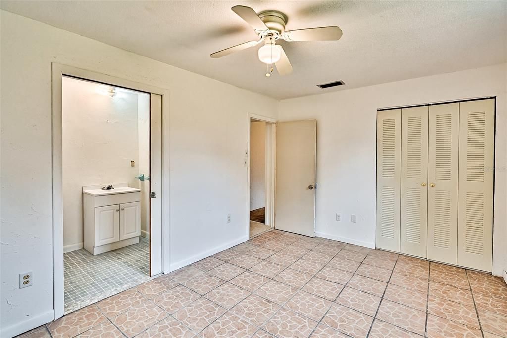 For Sale: $216,000 (2 beds, 1 baths, 1288 Square Feet)