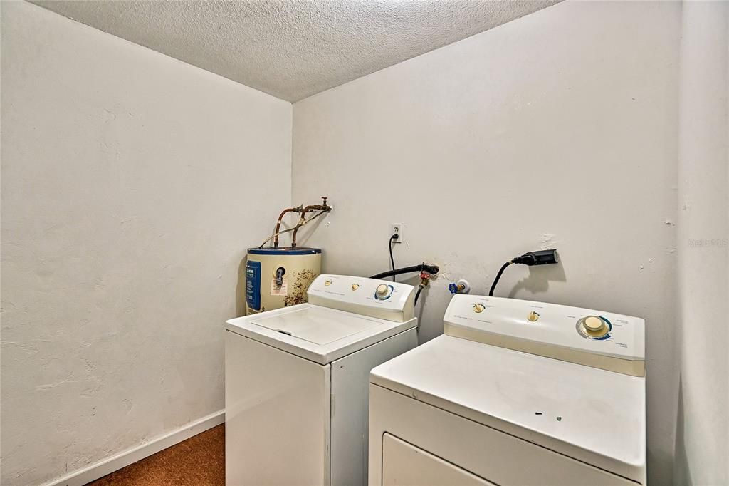 For Sale: $216,000 (2 beds, 1 baths, 1288 Square Feet)