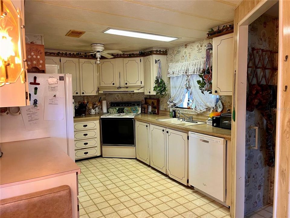 For Sale: $85,500 (2 beds, 2 baths, 1248 Square Feet)