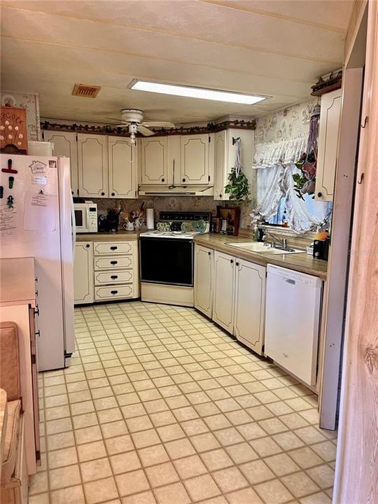 For Sale: $85,500 (2 beds, 2 baths, 1248 Square Feet)