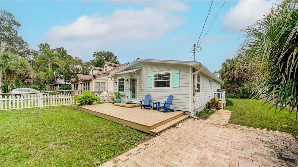 For Sale: $579,990 (3 beds, 2 baths, 1152 Square Feet)