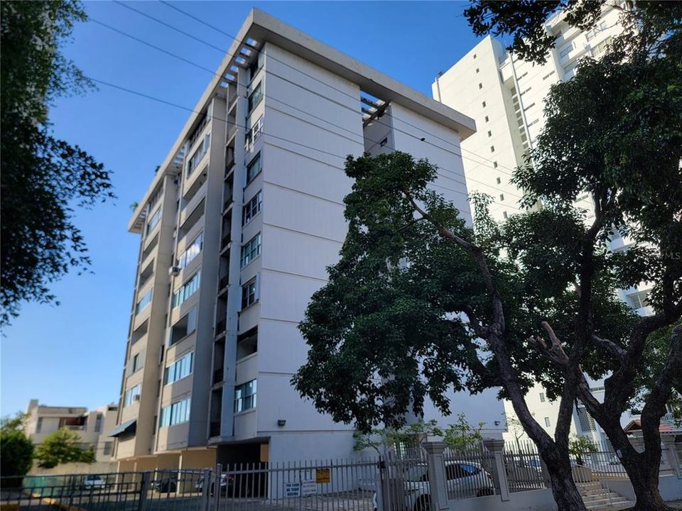 Recently Rented: $2,500 (2 beds, 2 baths, 1300 Square Feet)