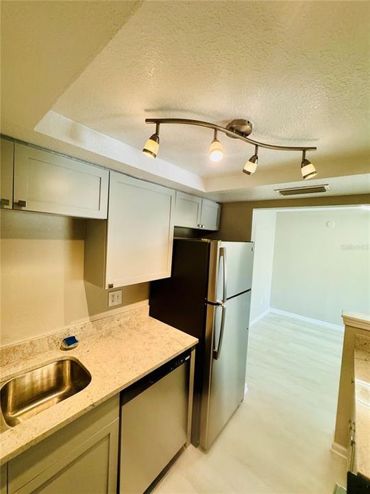 Active With Contract: $179,900 (1 beds, 1 baths, 678 Square Feet)