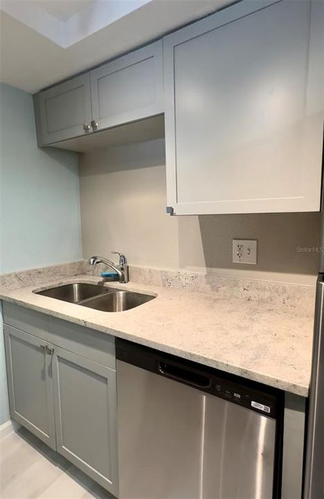 Active With Contract: $179,900 (1 beds, 1 baths, 678 Square Feet)
