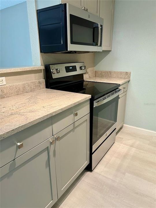 Active With Contract: $179,900 (1 beds, 1 baths, 678 Square Feet)