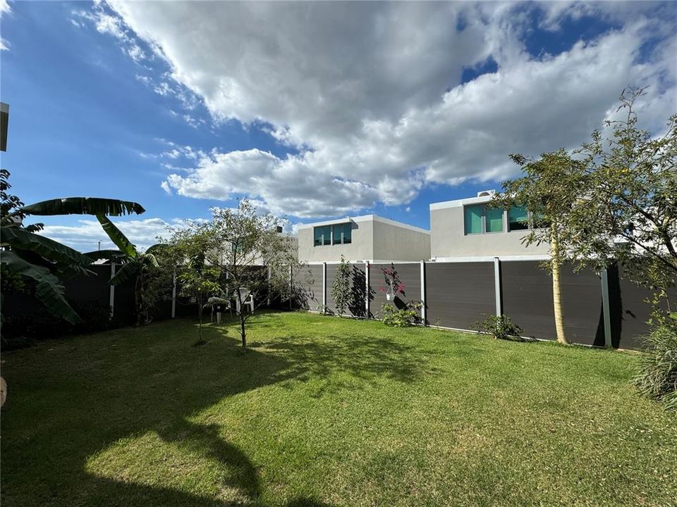 Vendido Recientemente: $725,000 (3 camas, 2 baños, 2342 Pies cuadrados)