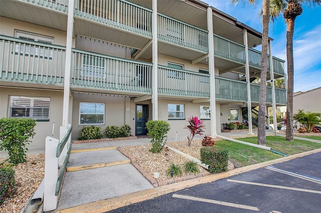 Recently Sold: $298,000 (2 beds, 2 baths, 1084 Square Feet)