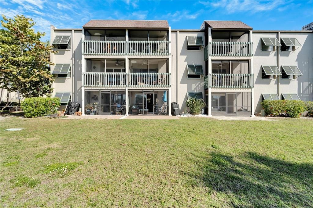 Recently Sold: $298,000 (2 beds, 2 baths, 1084 Square Feet)