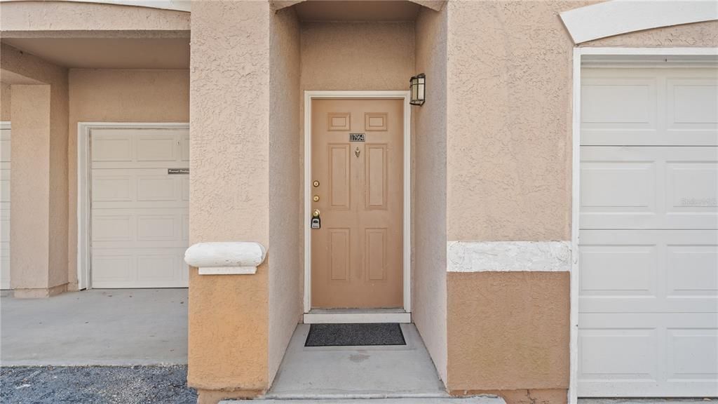 Active With Contract: $129,990 (1 beds, 1 baths, 951 Square Feet)
