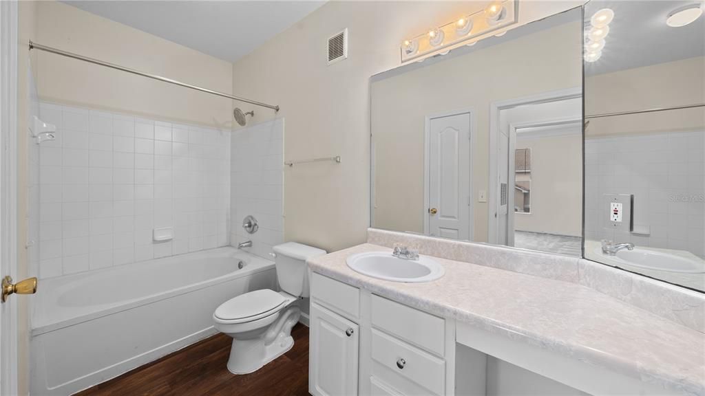 Active With Contract: $129,990 (1 beds, 1 baths, 951 Square Feet)
