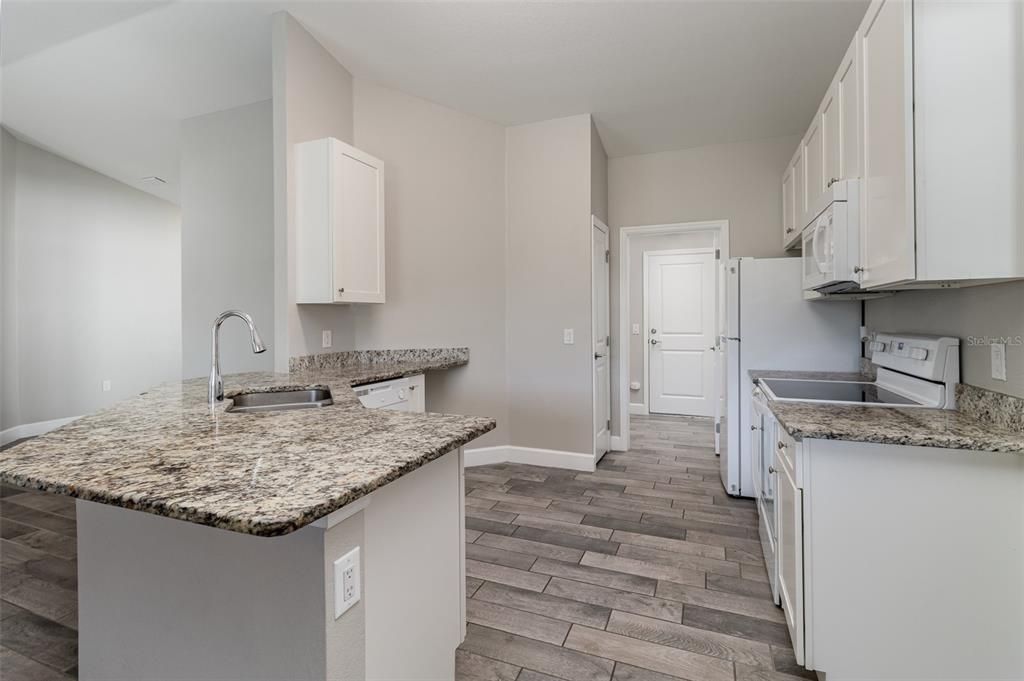 Active With Contract: $345,800 (3 beds, 2 baths, 1614 Square Feet)