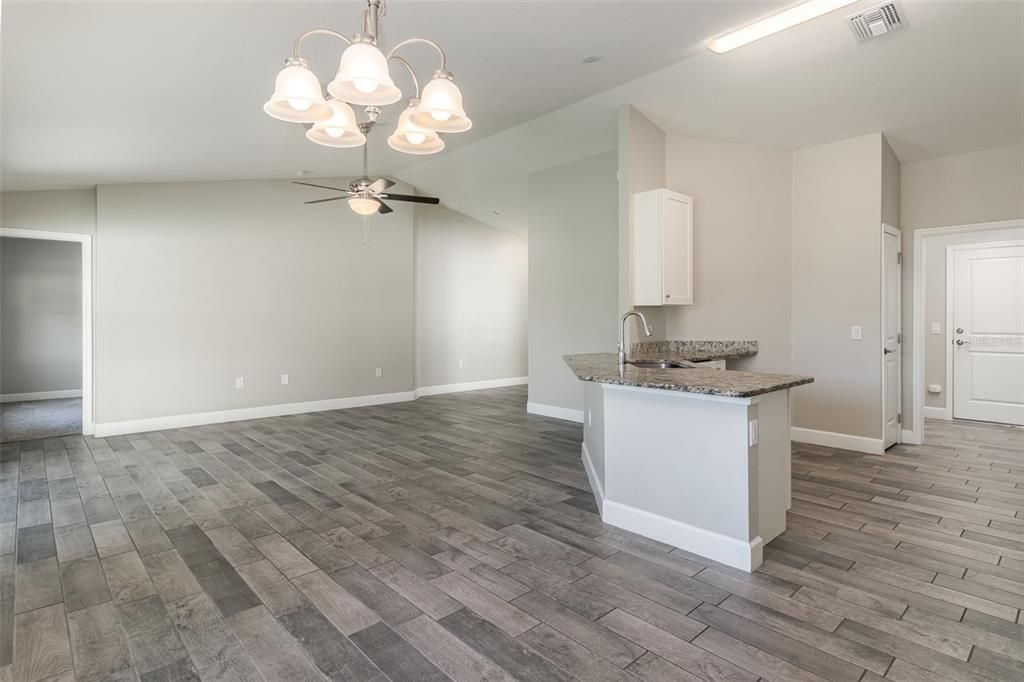 Active With Contract: $345,800 (3 beds, 2 baths, 1614 Square Feet)
