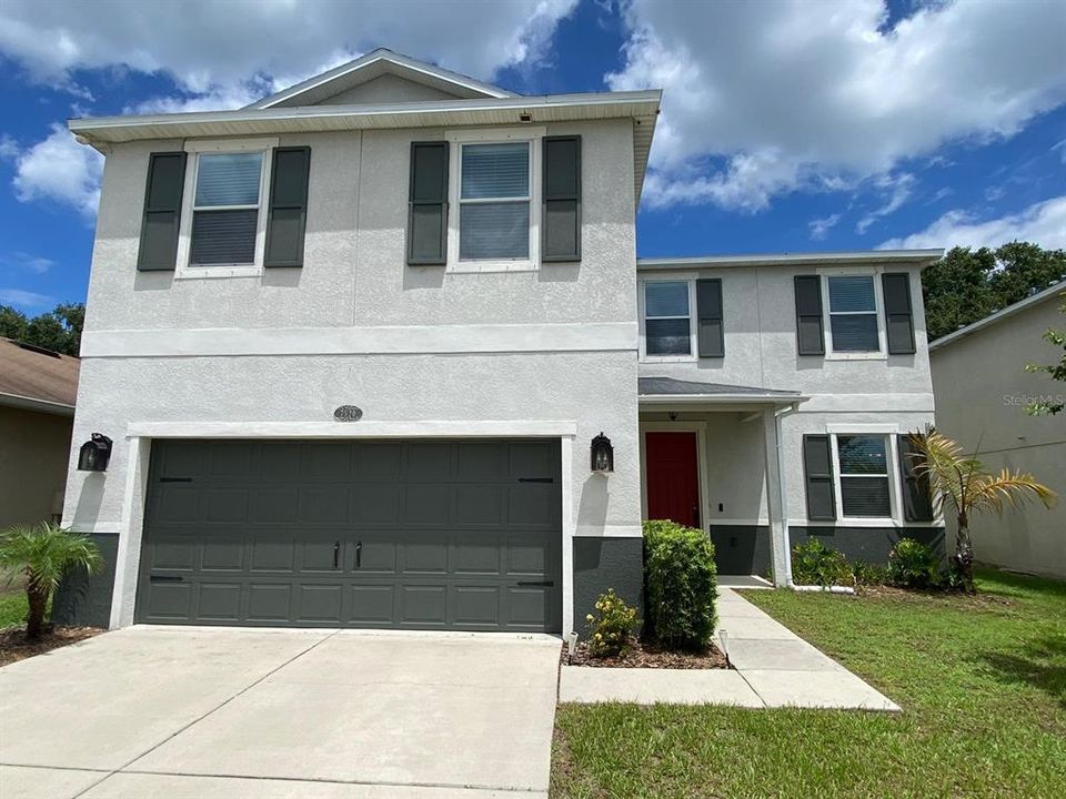 Front view of property.