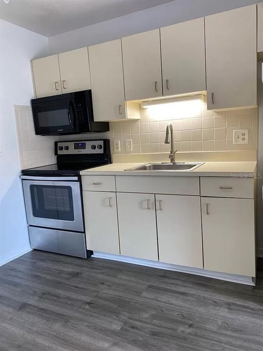 For Rent: $1,850 (2 beds, 2 baths, 872 Square Feet)