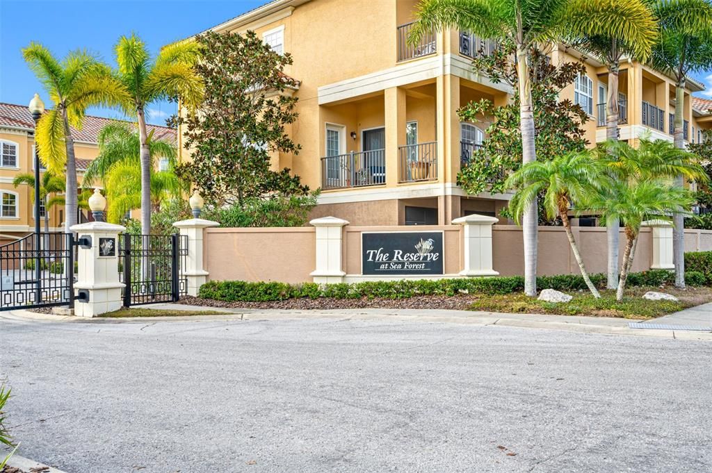 Active With Contract: $487,900 (3 beds, 3 baths, 2242 Square Feet)