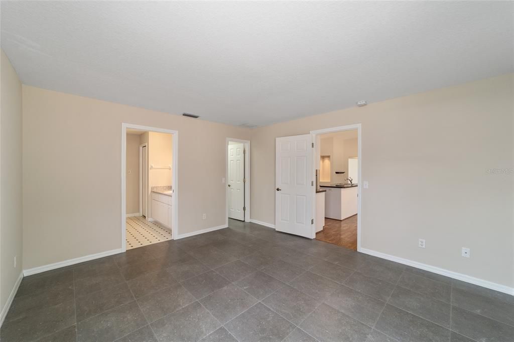 Active With Contract: $245,000 (3 beds, 2 baths, 1314 Square Feet)