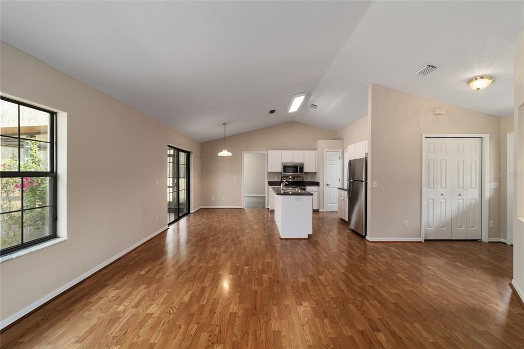 Active With Contract: $245,000 (3 beds, 2 baths, 1314 Square Feet)