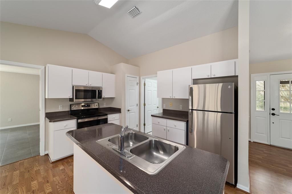 Active With Contract: $245,000 (3 beds, 2 baths, 1314 Square Feet)