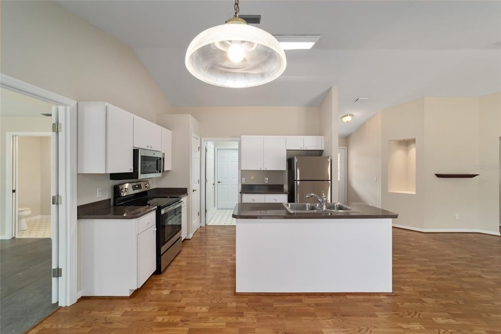 Active With Contract: $245,000 (3 beds, 2 baths, 1314 Square Feet)