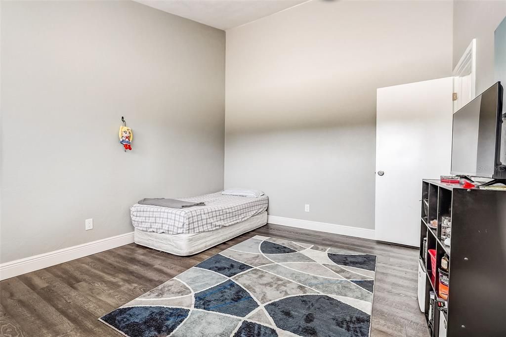 For Sale: $290,000 (2 beds, 2 baths, 1912 Square Feet)