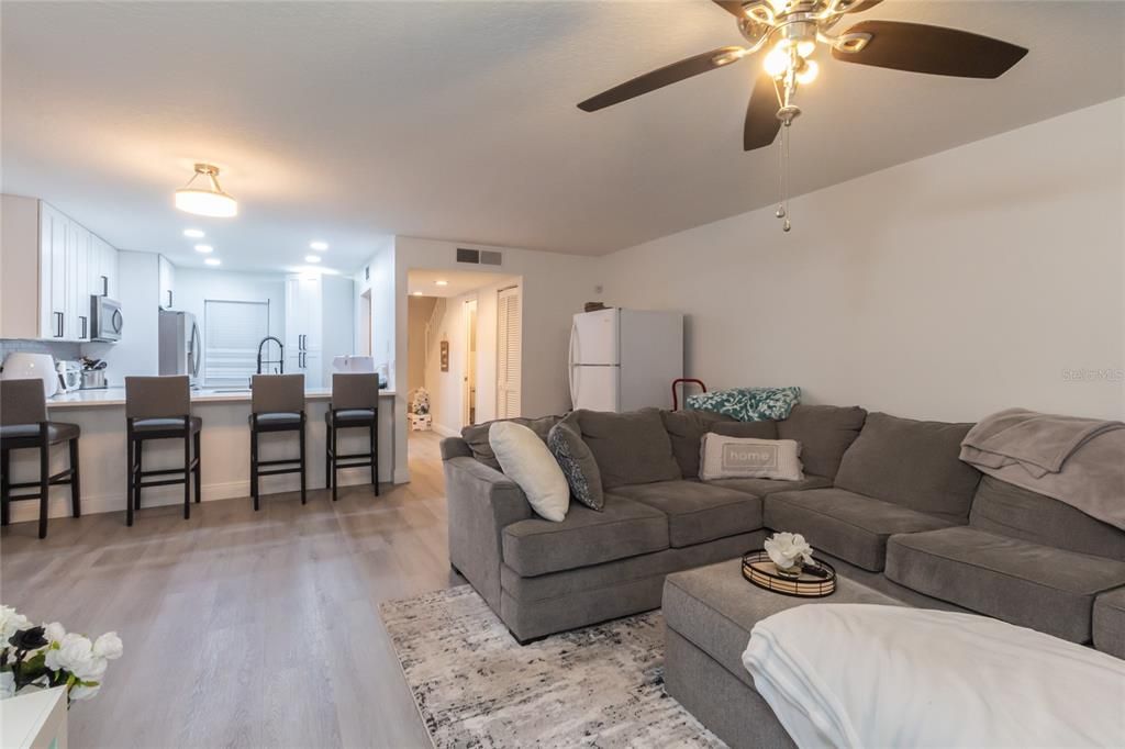Active With Contract: $258,900 (2 beds, 2 baths, 1234 Square Feet)