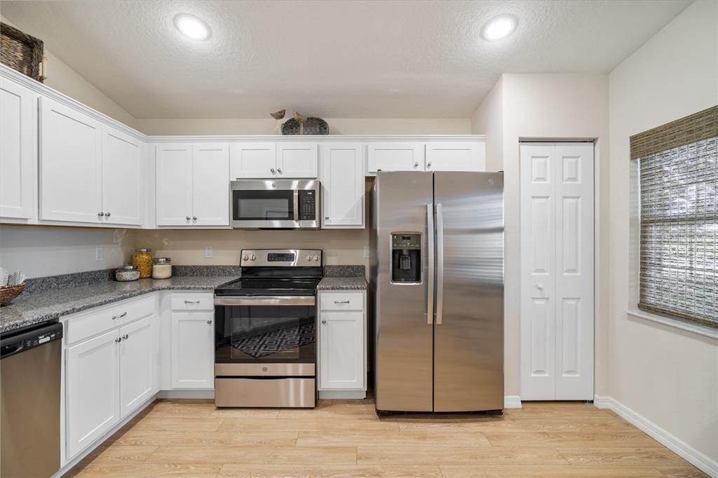For Sale: $274,900 (3 beds, 2 baths, 1263 Square Feet)